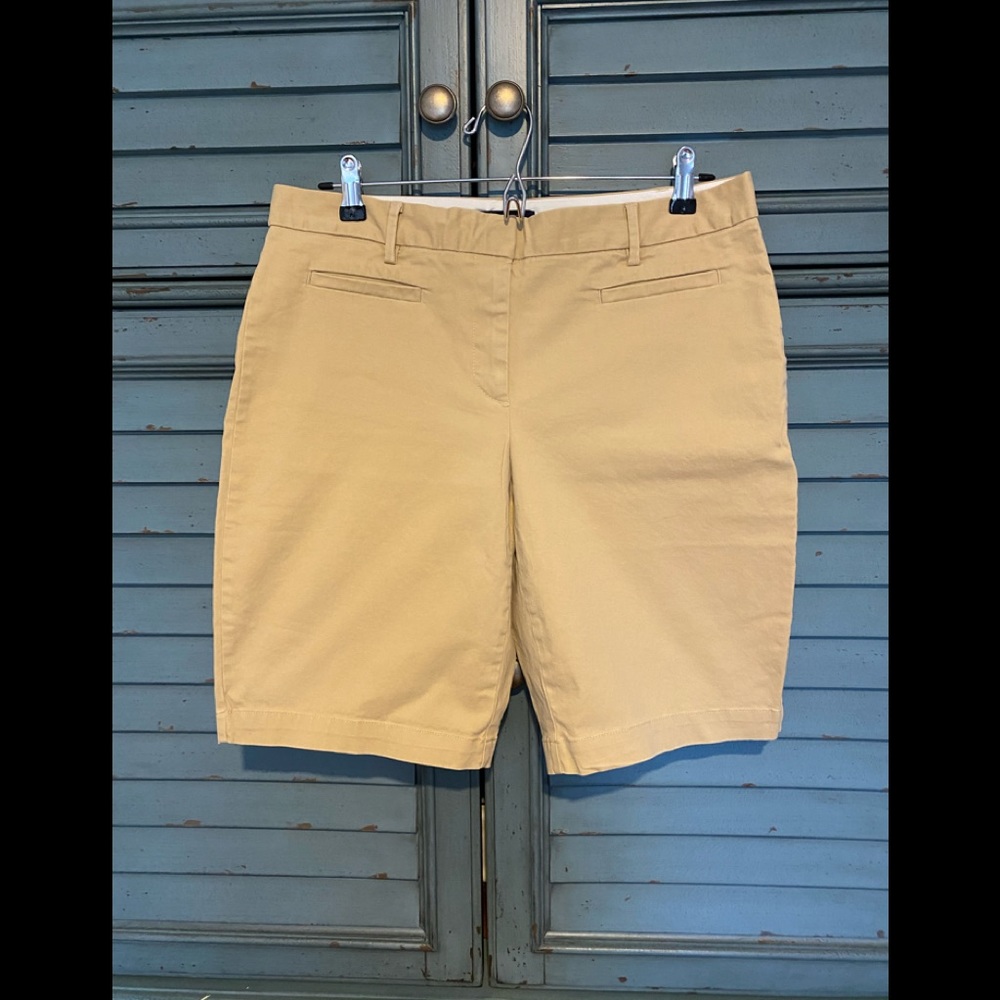 Lands End Khaki mid rise shorts